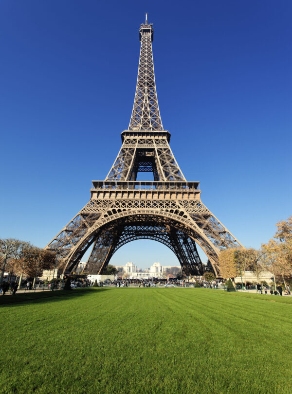 eiffel-tower-paris-with-gorgeous-colors-autumn